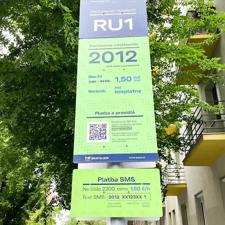 Lejlighed Spacious 3-room, Family-friendly, Baby-friendly, Near Center, Free Parking Bratislava