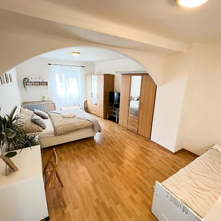 Spacious 3-room, Family-friendly, Baby-friendly, Near Center, Free Parking Lejlighed