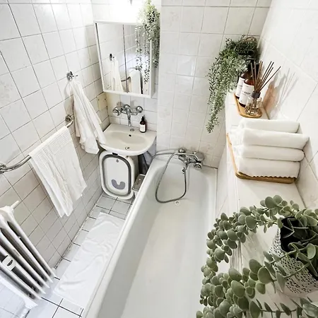 Spacious 3-room, Family-friendly, Baby-friendly, Near Center, Free Parking Appartement Bratislava
