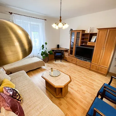 Spacious 3-room, Family-friendly, Baby-friendly, Near Center, Free Parking Apartmán *